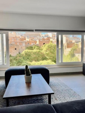 NEW 5 bedroom central apartment